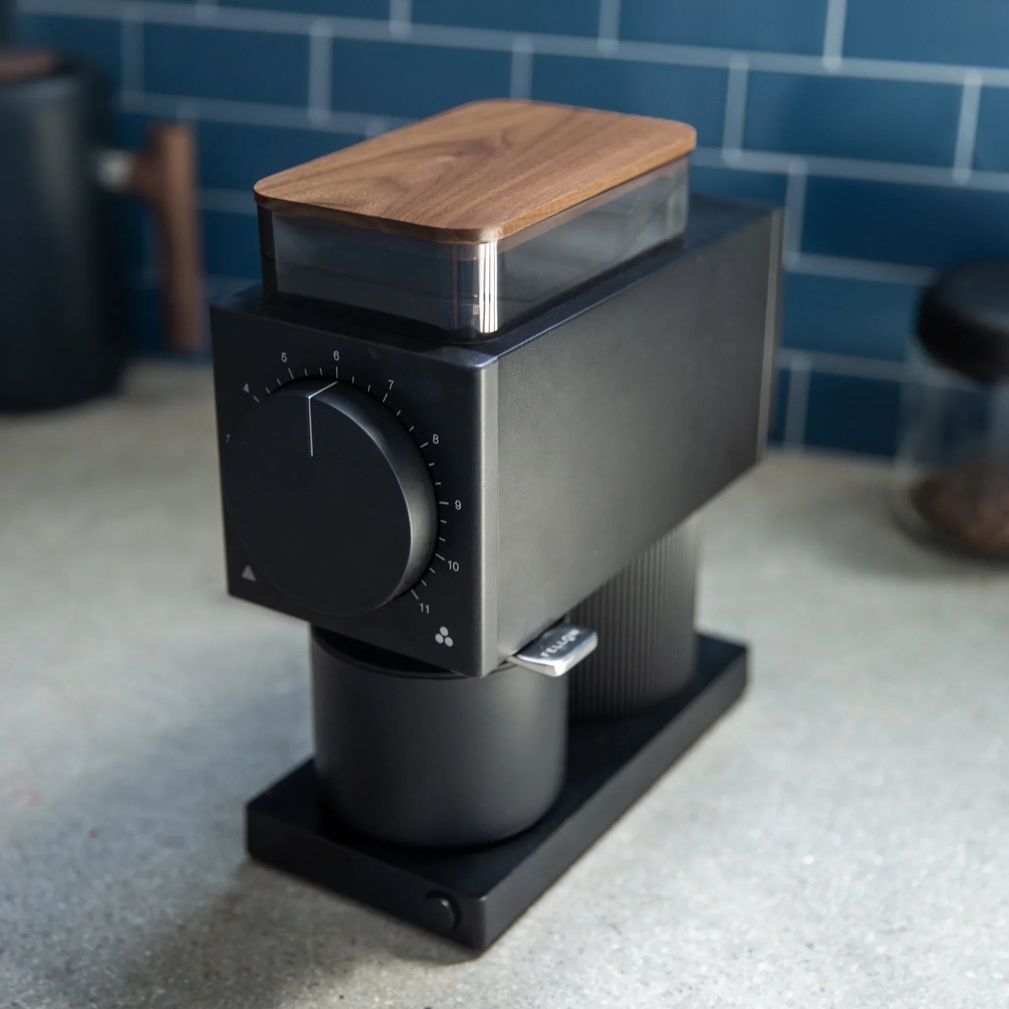 Wood-Lid-Lifestyle-Walnut.jpg